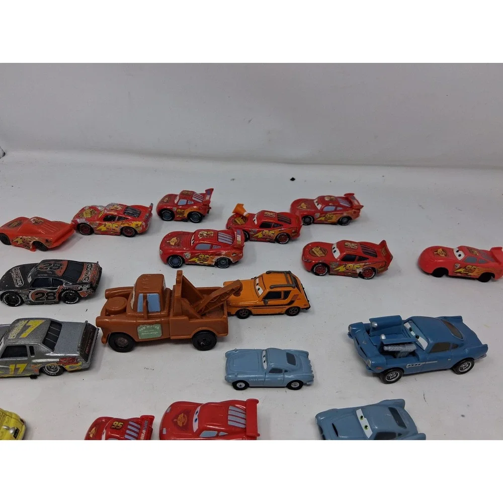 Disney Pixar Cars Diecast Lot Lightning McQueen Mater Luigi Fin McMissile 18pc O